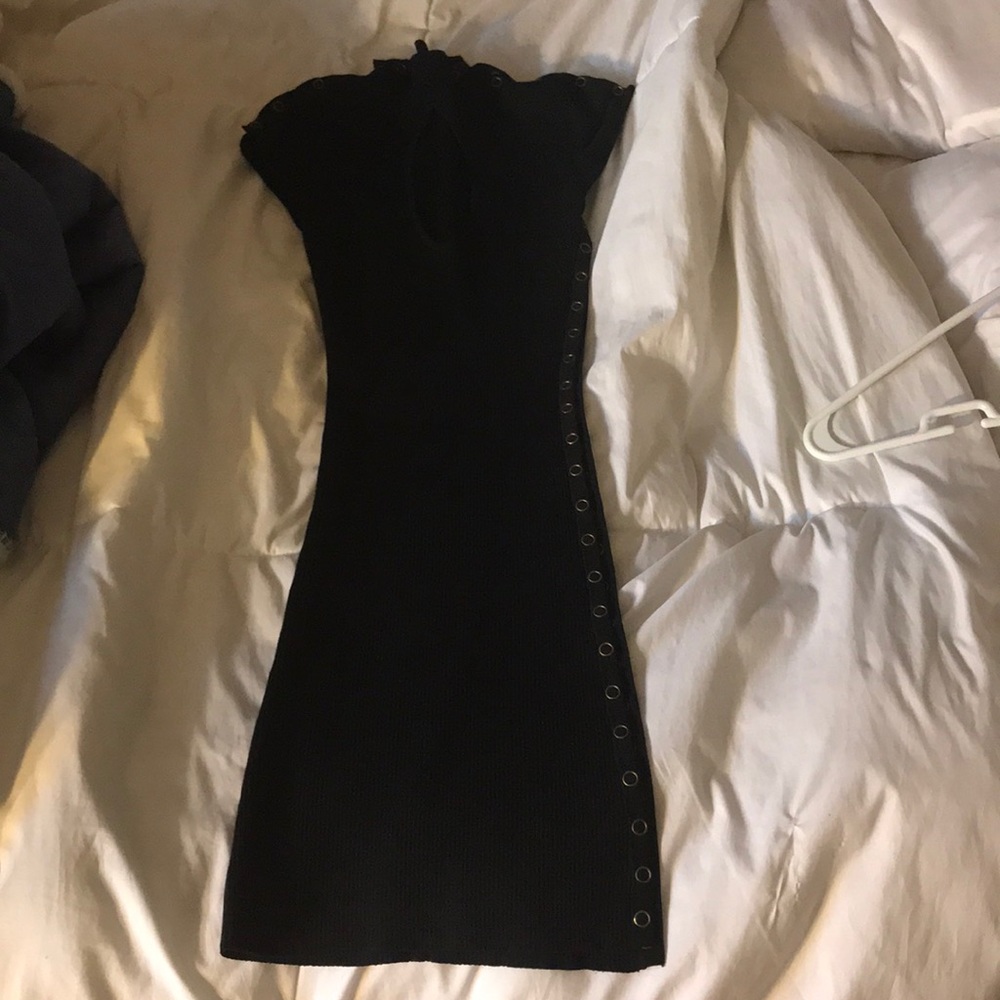 Bodycon black dress with teardrop opening